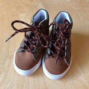 Crazy 8 Toddler Boy Shoes Size 6